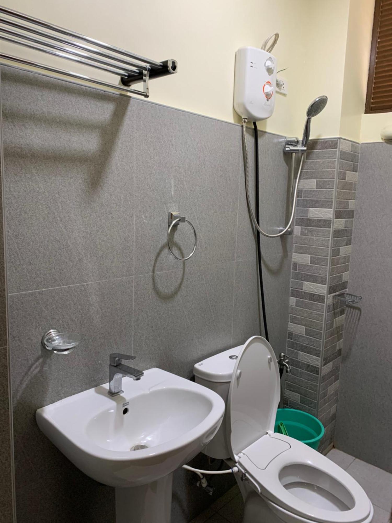 Zl Travelers Inn Batuan المظهر الخارجي الصورة